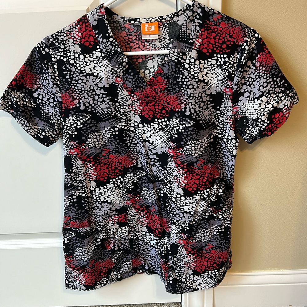 Black, white, red, and gray scrub top, women’s size small